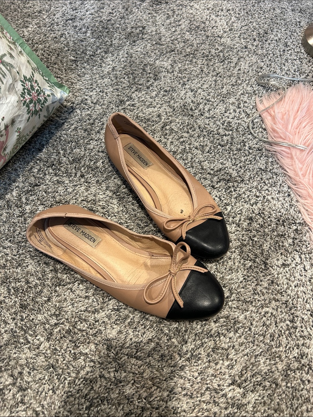 Steve Madden Nude and Black Cap-Toe Bow Ballet Flats